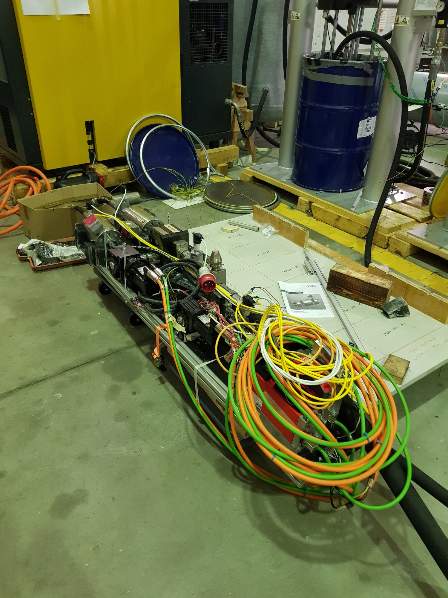 Manufactured service equipment with hydraulic and mechanical components